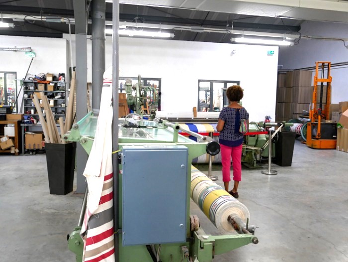 Atelier de tissage de tissu basque