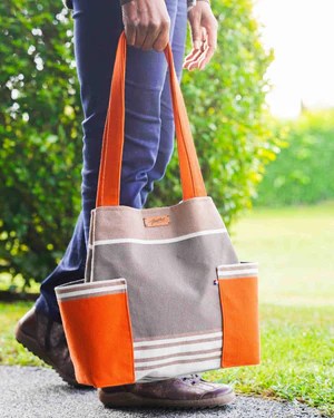 sac en tissu basque aux grandes poches latérales