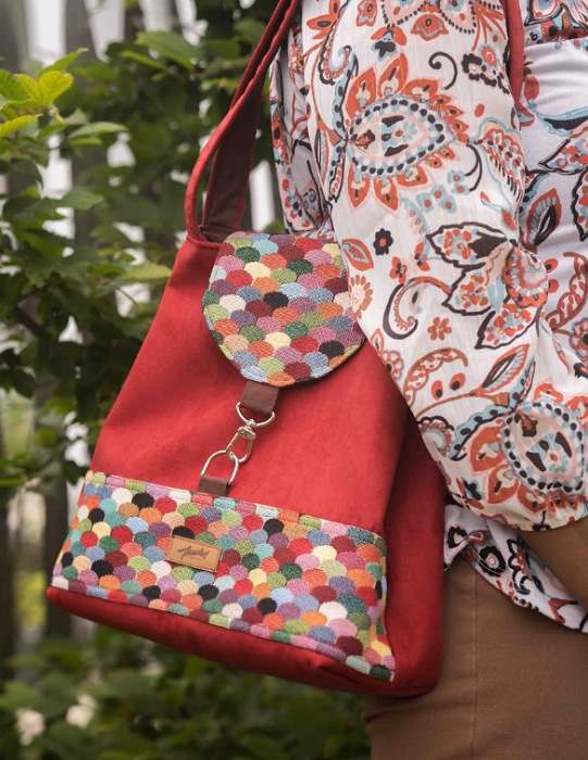 Comment adopter un style chic avec un tote bag rouge en suédine fait-main&nbsp;?&nbsp;&raquo;