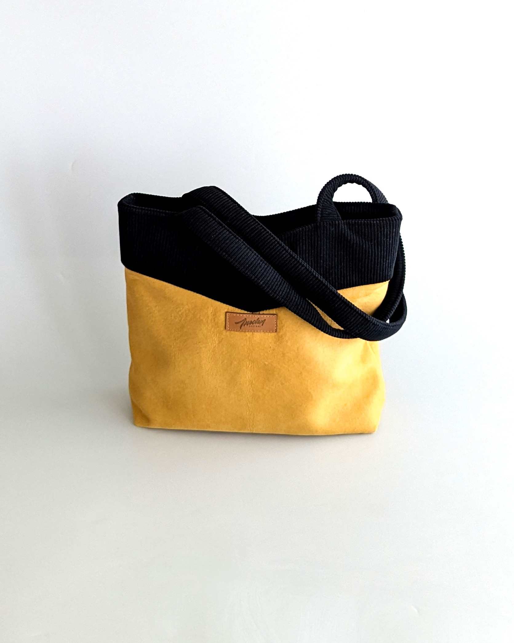 sac en tissu jaune et noir