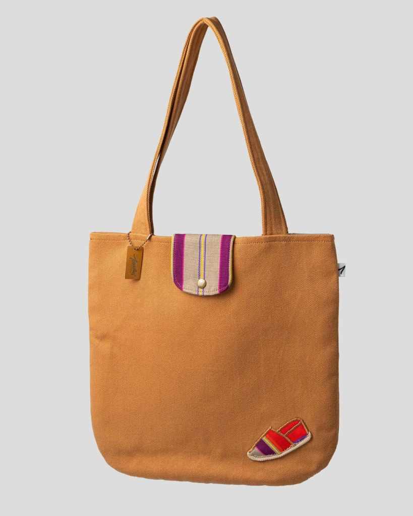 sac en toile avec rabat rayé et appliqué espadrille